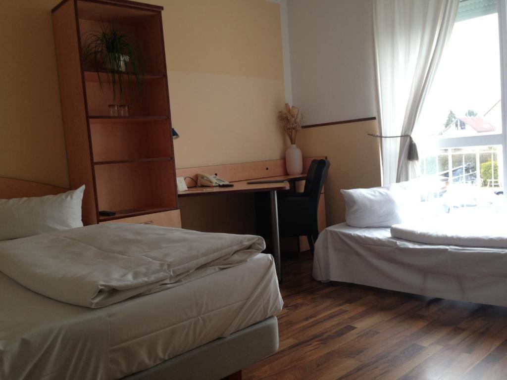 Regentpark Hotel Munich Airport Hallbergmoos Rum bild